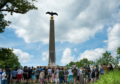 Slavnostní odhalení mělo početnou návštěvnost | © Maria Němeček