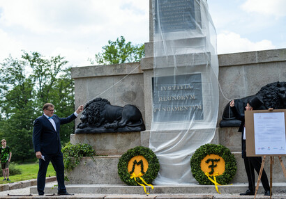 Slavnostní odhalení kastelánem Ondřejem Cinkem | © Maria Němeček