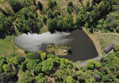 Mlýnský rybník s ostrůvkem - letecký pohled | © Jaroslav Kocourek