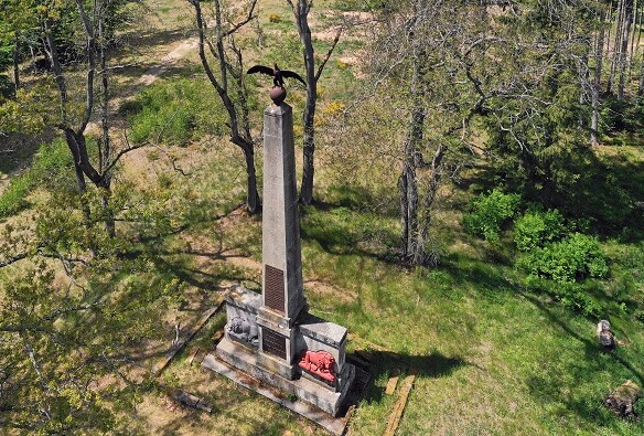 Františkův obelisk - letecký pohled před restarováním | © Jaroslav Kocourek Františkův obelisk - letecký pohled před restarováním | © Jaroslav Kocourek